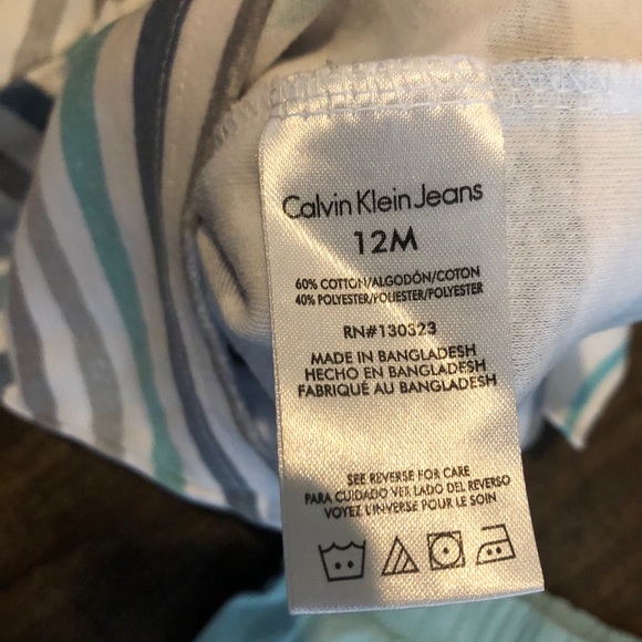 Calvin Klein short/shirt set size 12 months - Picture 4 of 5